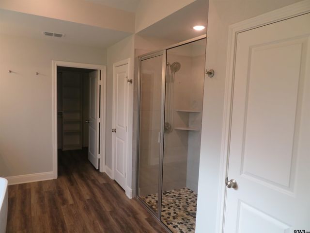 403 Deer Point Cove, Chandler, TX 75758