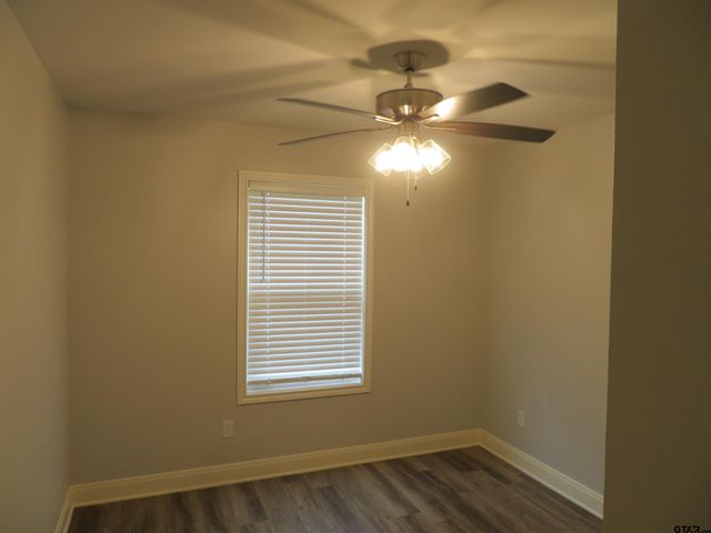 403 Deer Point Cove, Chandler, TX 75758