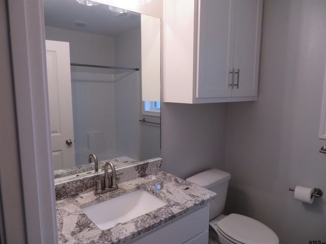403 Deer Point Cove, Chandler, TX 75758