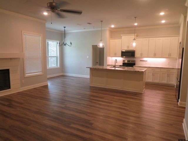 403 Deer Point Cove, Chandler, TX 75758
