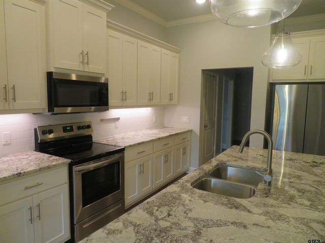 403 Deer Point Cove, Chandler, TX 75758