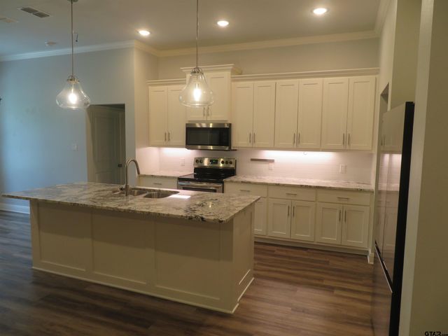 403 Deer Point Cove, Chandler, TX 75758