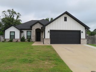 403 Deer Point Cove, Chandler, TX 75758