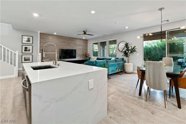 913 Riverlawn Place, Las Vegas, NV 89138