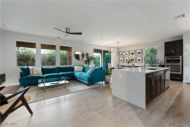 913 Riverlawn Place, Las Vegas, NV 89138