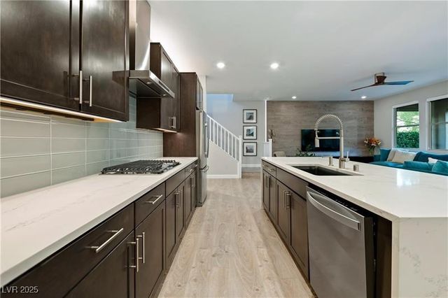 913 Riverlawn Place, Las Vegas, NV 89138