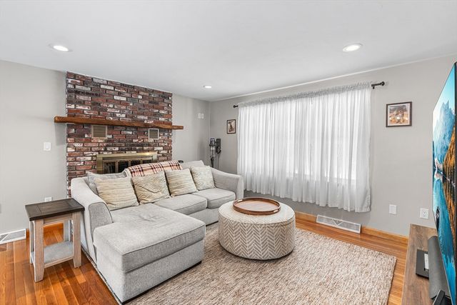 143 Plymouth St, Pembroke, MA 02359