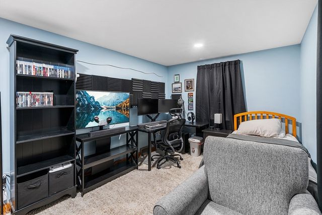 143 Plymouth St, Pembroke, MA 02359