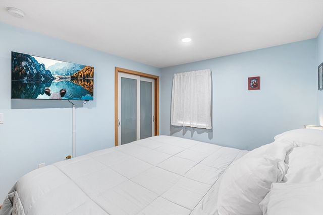 143 Plymouth St, Pembroke, MA 02359