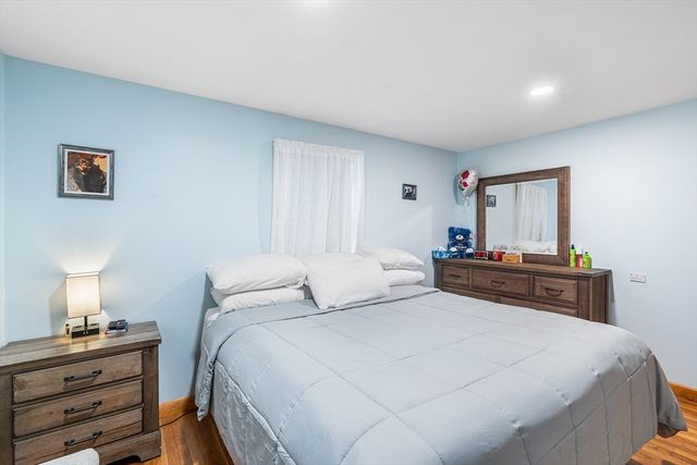 143 Plymouth St, Pembroke, MA 02359