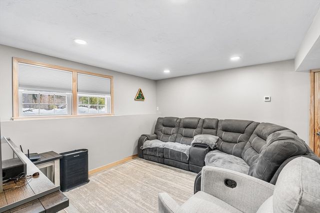 143 Plymouth St, Pembroke, MA 02359