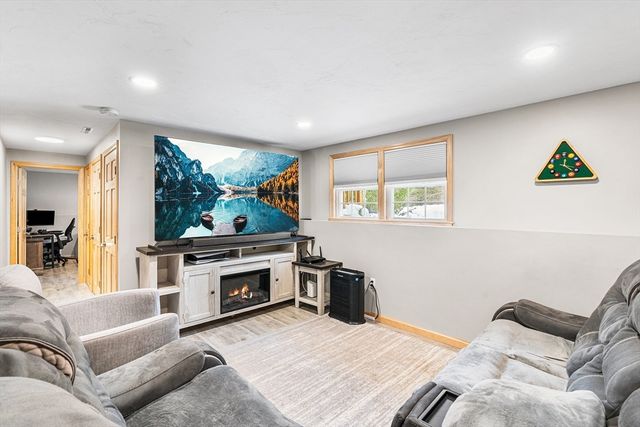 143 Plymouth St, Pembroke, MA 02359