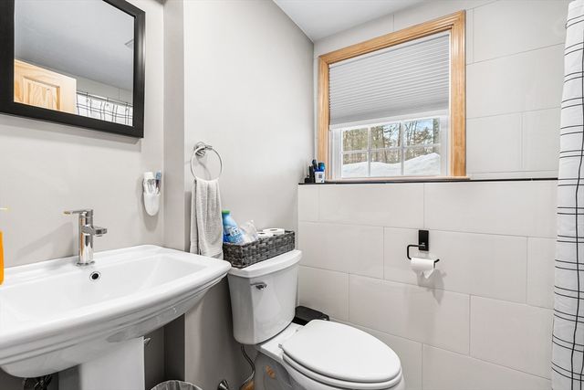 143 Plymouth St, Pembroke, MA 02359