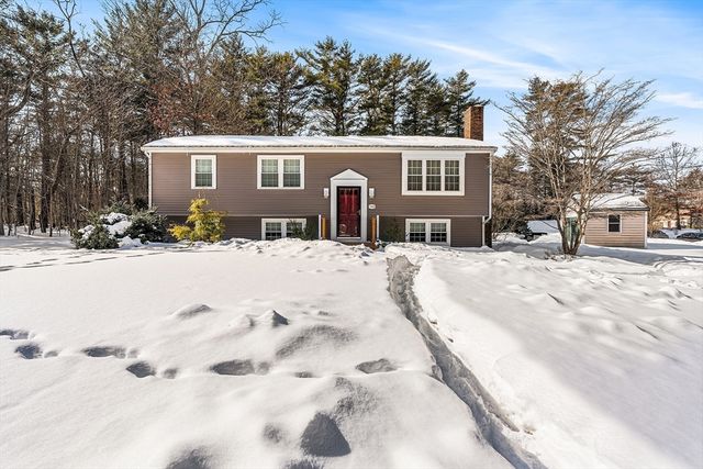 143 Plymouth St, Pembroke, MA 02359