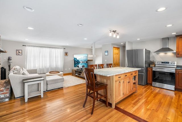 143 Plymouth St, Pembroke, MA 02359