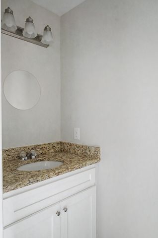 907 Freeman St Apt H, Lafayette, TN 37083