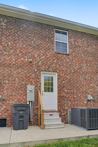 907 Freeman St Apt H, Lafayette, TN 37083