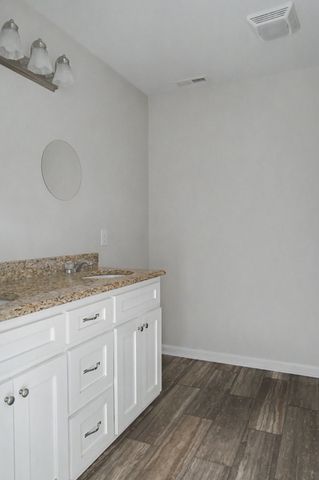 907 Freeman St Apt H, Lafayette, TN 37083