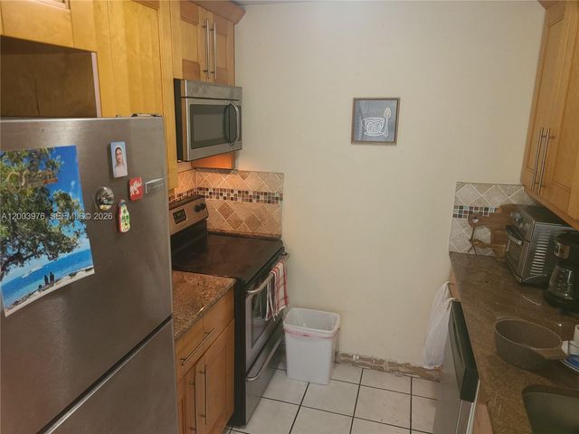 9405 W Flagler St D308, Miami, FL 33174