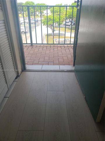 9405 W Flagler St D308, Miami, FL 33174