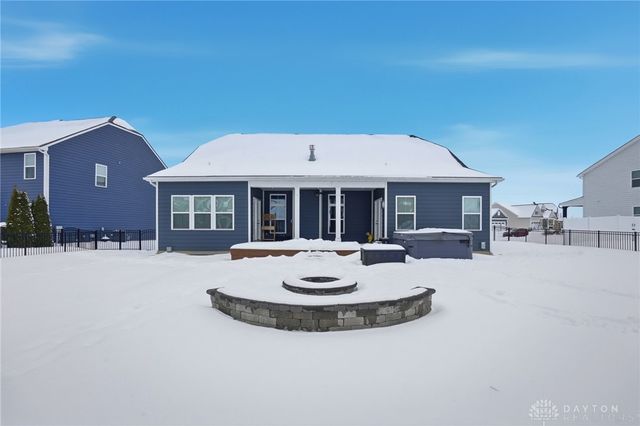 1137 Red Maple Drive, Troy, OH 45373