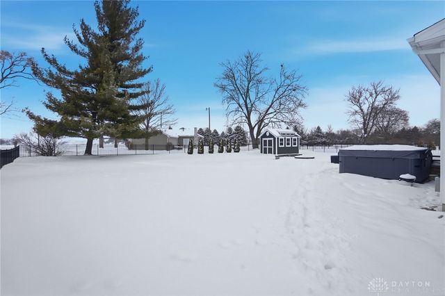 1137 Red Maple Drive, Troy, OH 45373