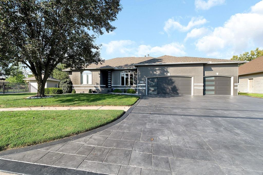 1755 E Tiara Pines St, Derby, KS 67037