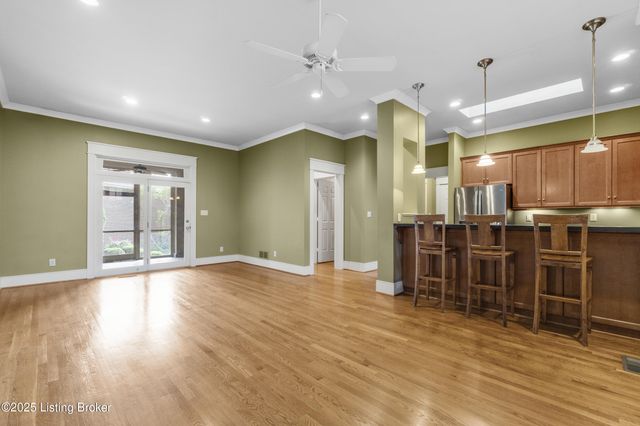 8405 Broecker Blvd, Louisville, KY 40241