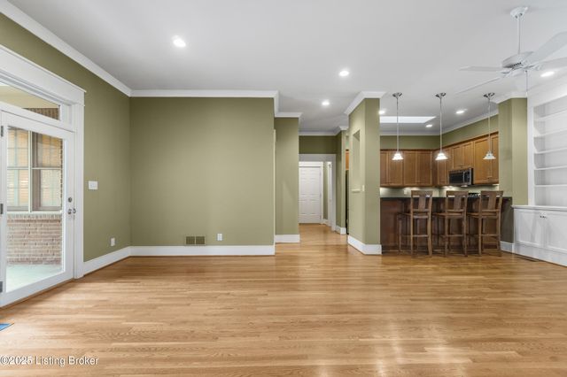 8405 Broecker Blvd, Louisville, KY 40241