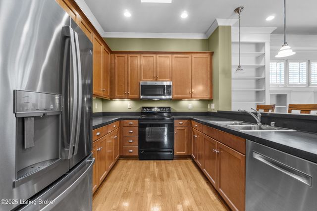 8405 Broecker Blvd, Louisville, KY 40241