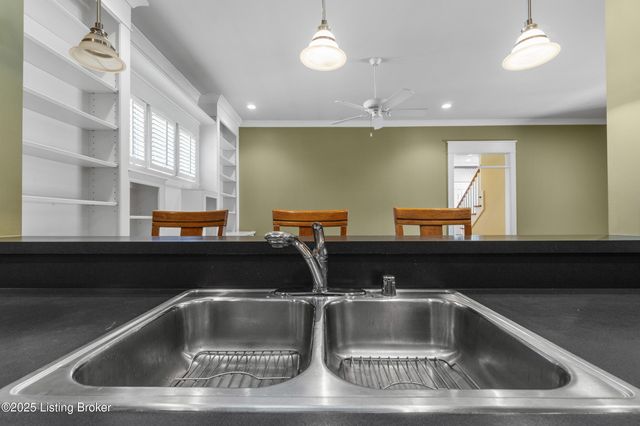 8405 Broecker Blvd, Louisville, KY 40241