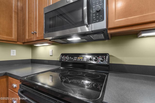 8405 Broecker Blvd, Louisville, KY 40241