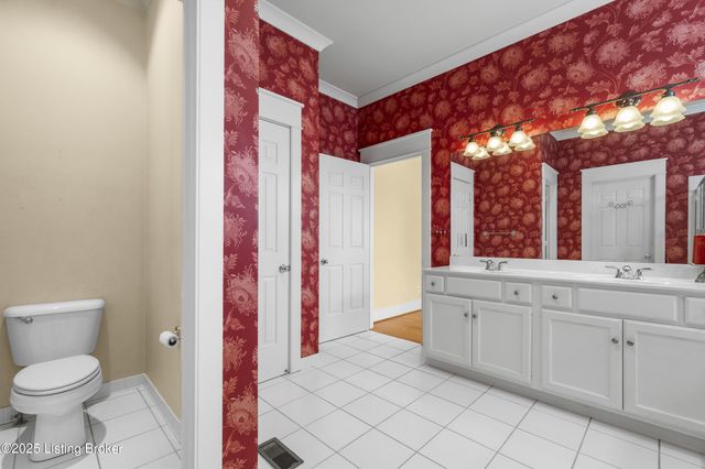 8405 Broecker Blvd, Louisville, KY 40241