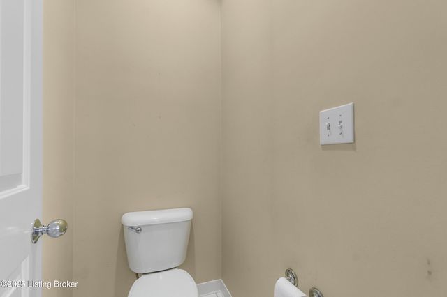 8405 Broecker Blvd, Louisville, KY 40241