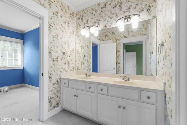 8405 Broecker Blvd, Louisville, KY 40241