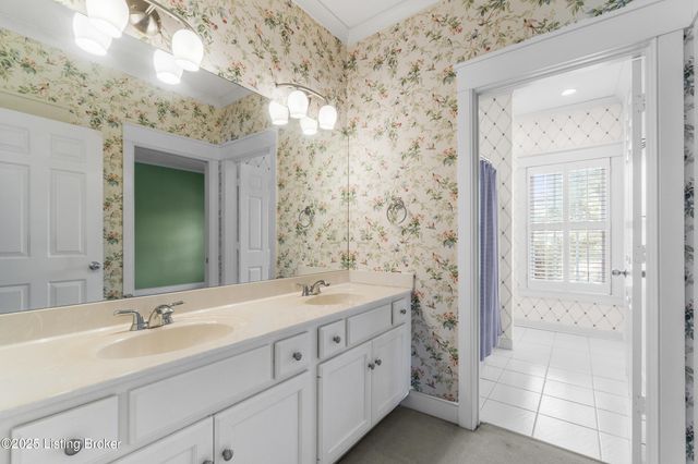 8405 Broecker Blvd, Louisville, KY 40241