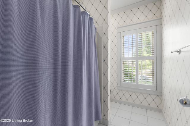 8405 Broecker Blvd, Louisville, KY 40241