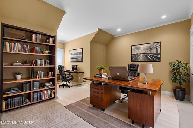 8405 Broecker Blvd, Louisville, KY 40241