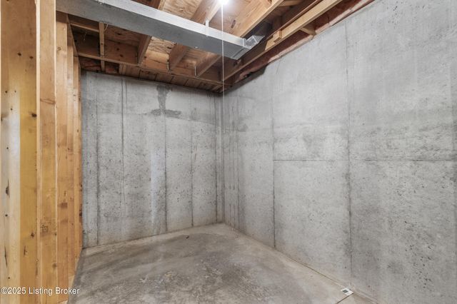 8405 Broecker Blvd, Louisville, KY 40241