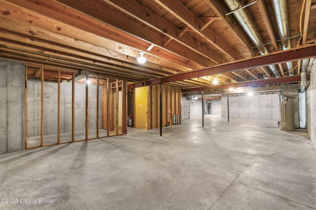 8405 Broecker Blvd, Louisville, KY 40241