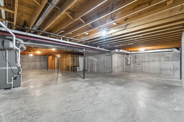 8405 Broecker Blvd, Louisville, KY 40241