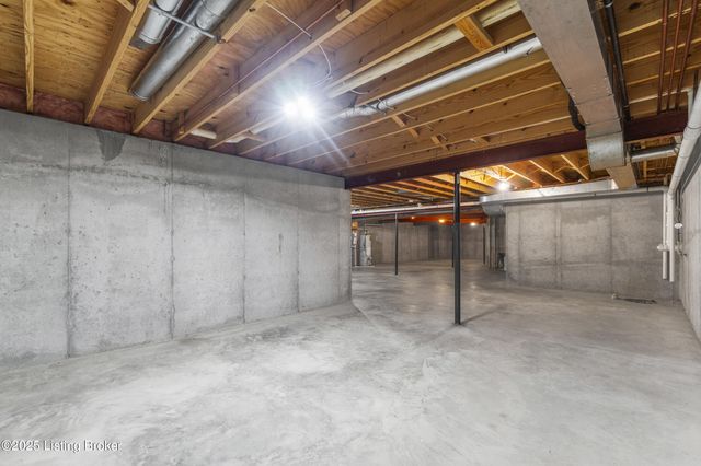 8405 Broecker Blvd, Louisville, KY 40241