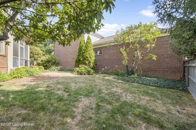 8405 Broecker Blvd, Louisville, KY 40241