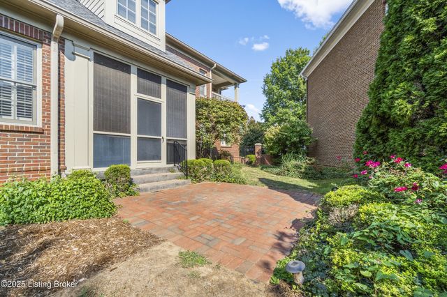 8405 Broecker Blvd, Louisville, KY 40241