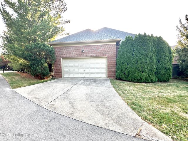 8405 Broecker Blvd, Louisville, KY 40241