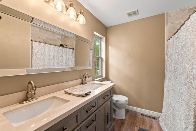 622 Hickory Hollow ROAD, Waterford, WI 53185