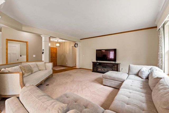 622 Hickory Hollow ROAD, Waterford, WI 53185