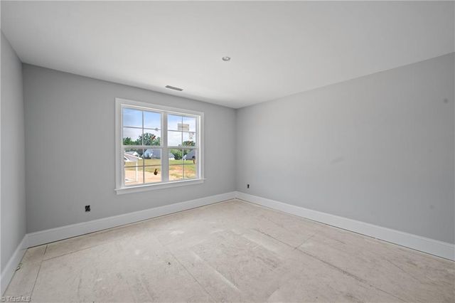 212 Avian Lane, Winston-salem, NC 27127