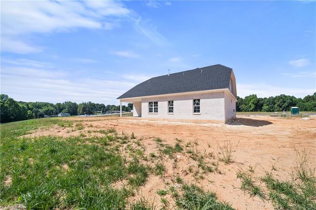 212 Avian Lane, Winston-salem, NC 27127