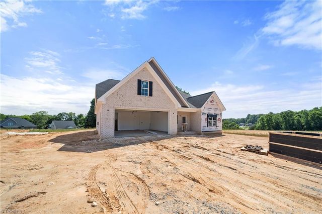 212 Avian Lane, Winston-salem, NC 27127